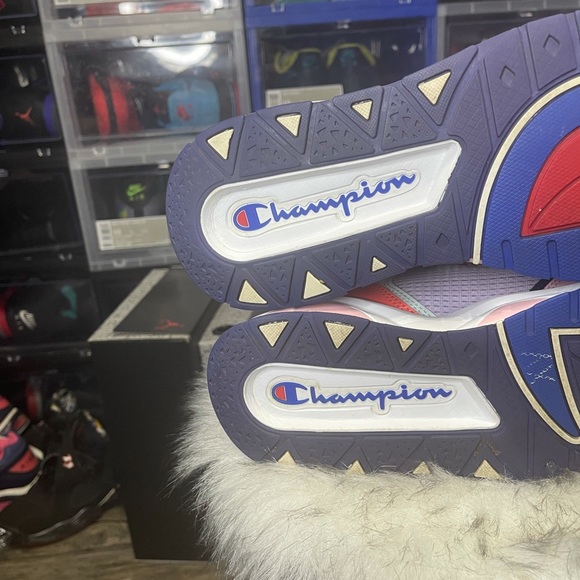 Champion - Picture 5 of 7